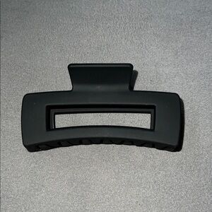 Medium Black Hair Claw Clip